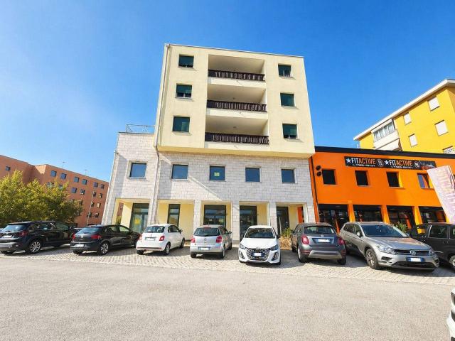 Ufficio in vendita a Unione dei comuni del Distretto Ceramico, Sassuolo