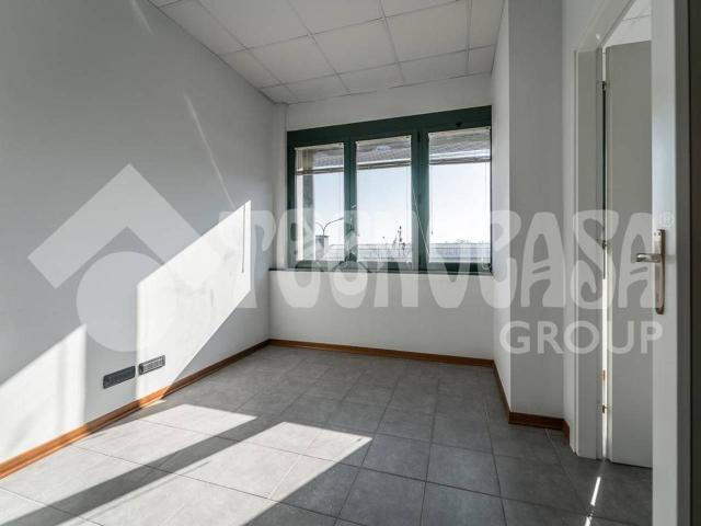 Ufficio in vendita a Tresinaro - Secchia, Re