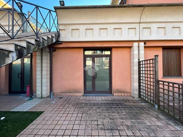 Ufficio in vendita a Scanzorosciate, Lombardia