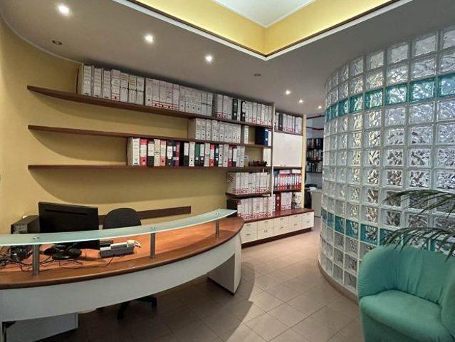 Ufficio in vendita a Castelletto, Senago
