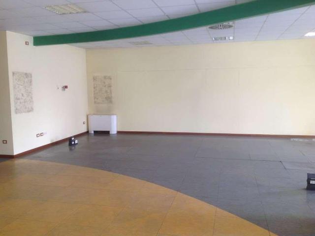 Ufficio in vendita a Abbazia, Sesto Calende