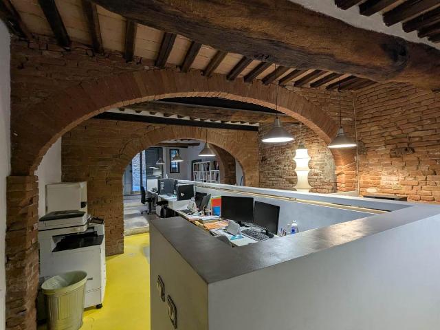 Ufficio in vendita a Contrada della Selva, Siena