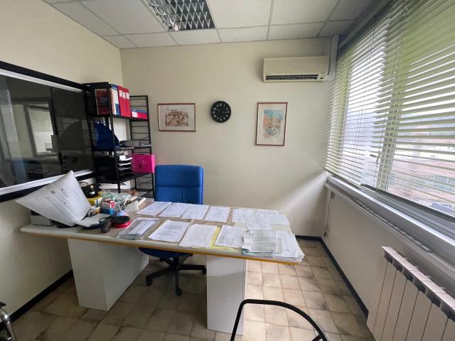 Ufficio in vendita a Due Ponti, Siena