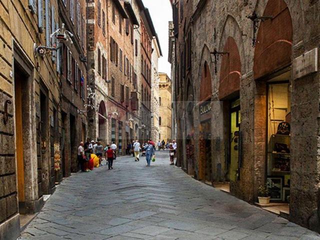 Ufficio in vendita a Contrada della Selva, Siena