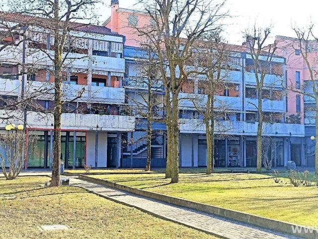 Ufficio in vendita a Solaro, Lombardia