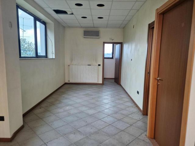 Ufficio in vendita a Monte, Solbiate Arno