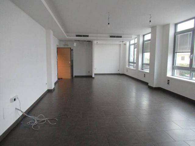 Ufficio in vendita a Villa Raspa, Spoltore