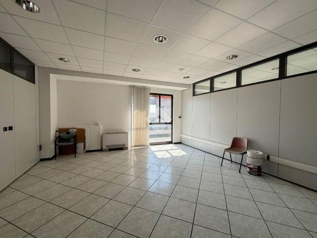 Ufficio in vendita a Suisio, Lombardia