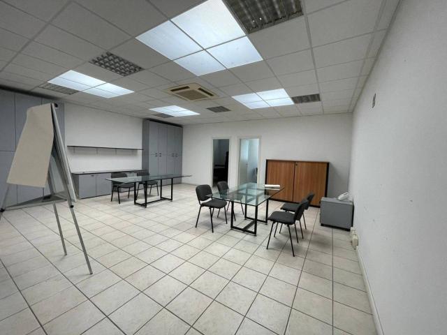 Ufficio in vendita a Rizzi, Reana Del Roiale