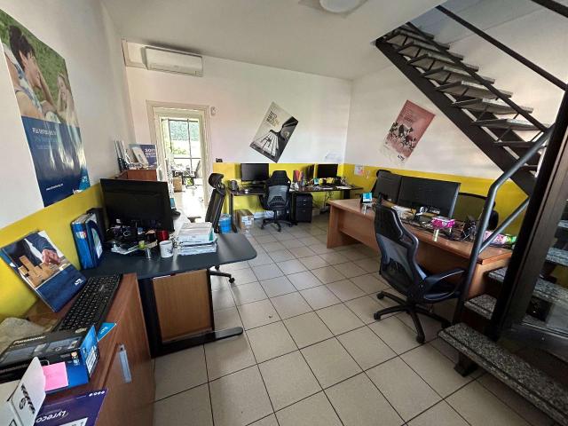 Ufficio in vendita a Bertolla, Piemonte
