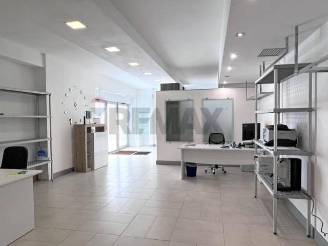 Ufficio in vendita a Canalicchio, Tremestieri Etneo