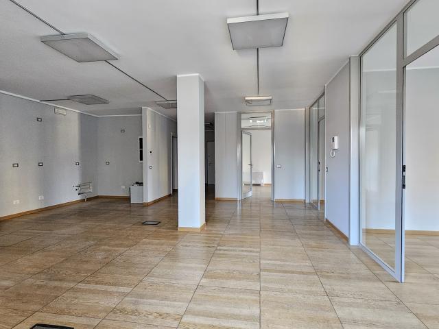 Ufficio in vendita a Treviglio, Lombardia