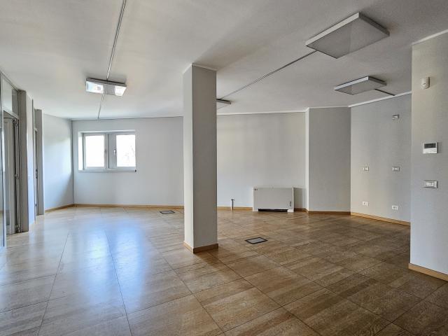 Ufficio in vendita a Treviglio, Lombardia