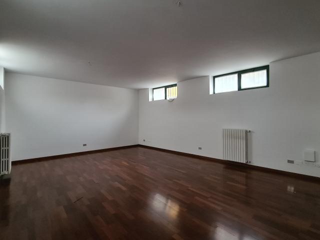 Ufficio in vendita a Treviglio, Lombardia