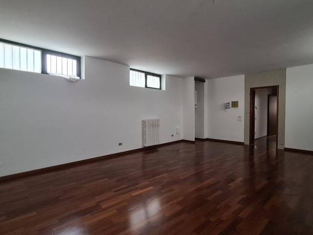 Ufficio in vendita a Treviglio, Lombardia