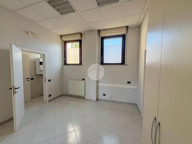 Ufficio in vendita a Treviglio, Lombardia