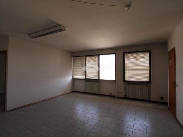 Ufficio in vendita a Curnasco, Treviolo