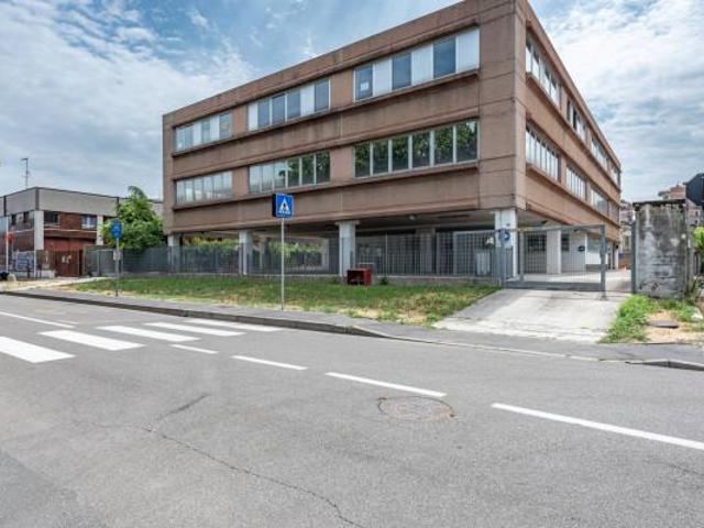 Ufficio in vendita a Trezzano Sul Naviglio, Lombardia