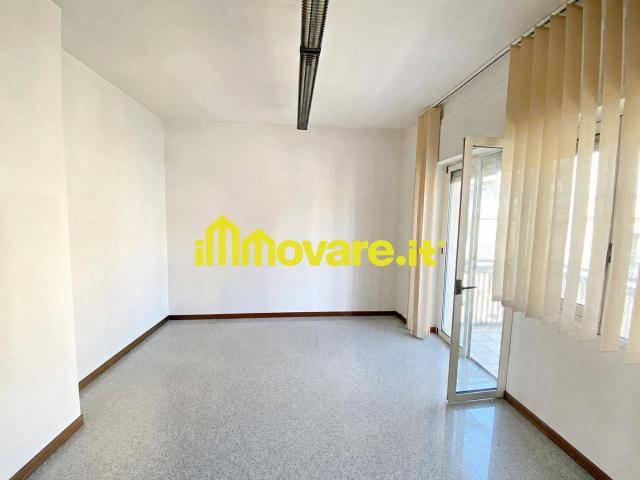 Ufficio in vendita a Puglia, Bari