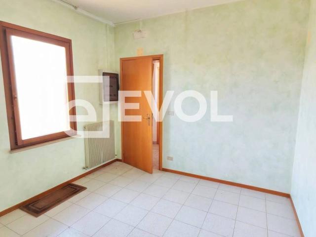 Ufficio in vendita a Casali Osellin, Reana Del Roiale