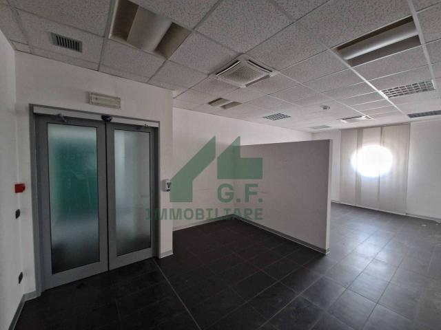 Ufficio in vendita a Sud, Brenzone