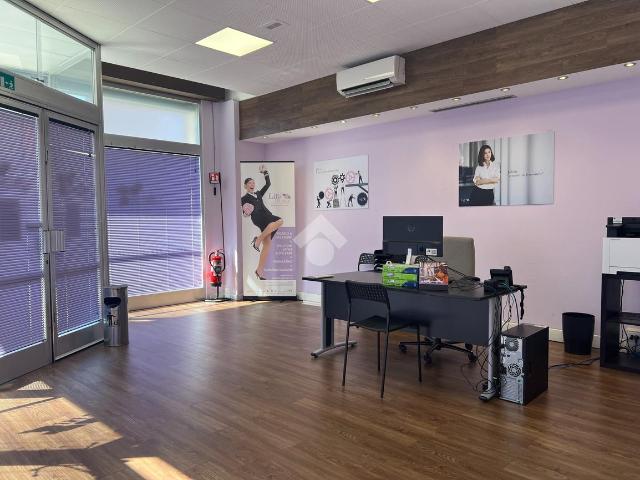 Ufficio in vendita a Sud-Ovest, Brenzone