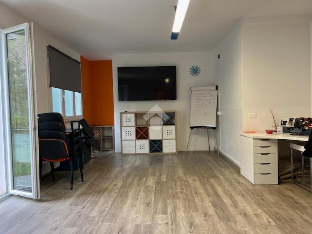 Ufficio in vendita a Sud, Brenzone