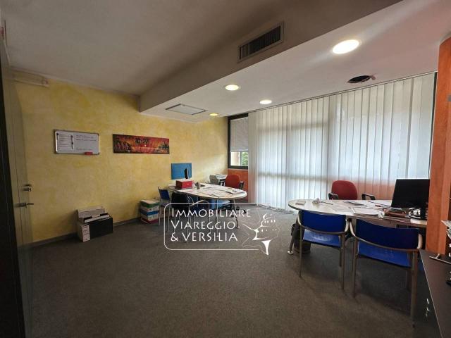 Ufficio in vendita a Forcone, Viareggio