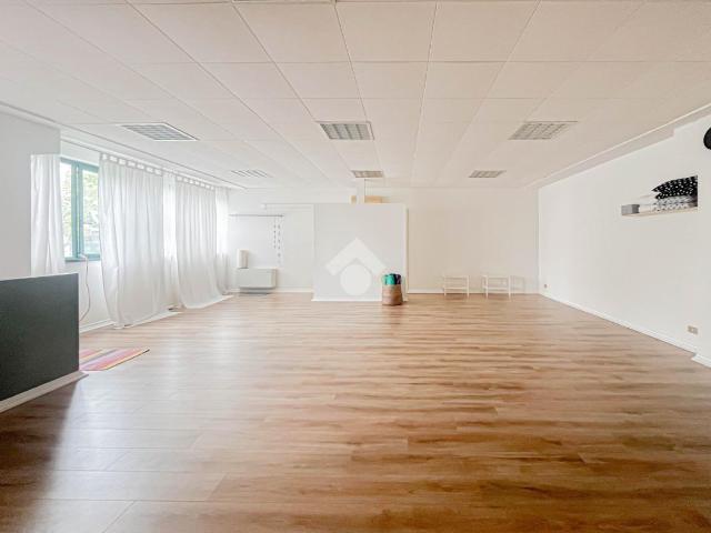 Ufficio in vendita a Unione di comuni Terre di Castelli, Vignola
