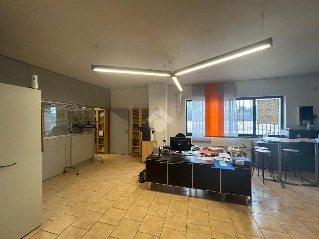 Ufficio in vendita a Oreno, Vimercate