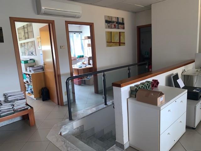 Ufficio in vendita a Sant'Antonio, Carrara