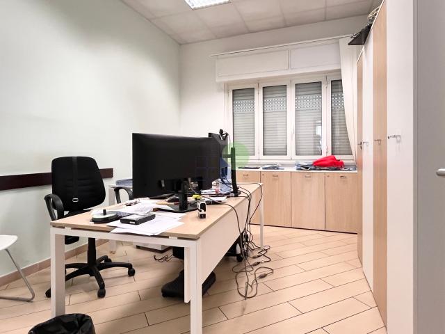 Ufficio in vendita a Livorno, Toscana