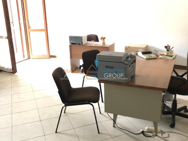 Ufficio in vendita a Capanne, Montignoso