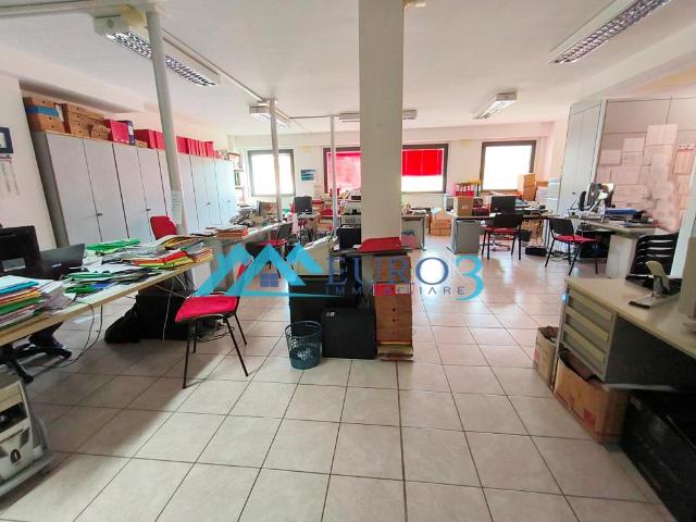 Ufficio in vendita a Borgo Chiaro, Marche