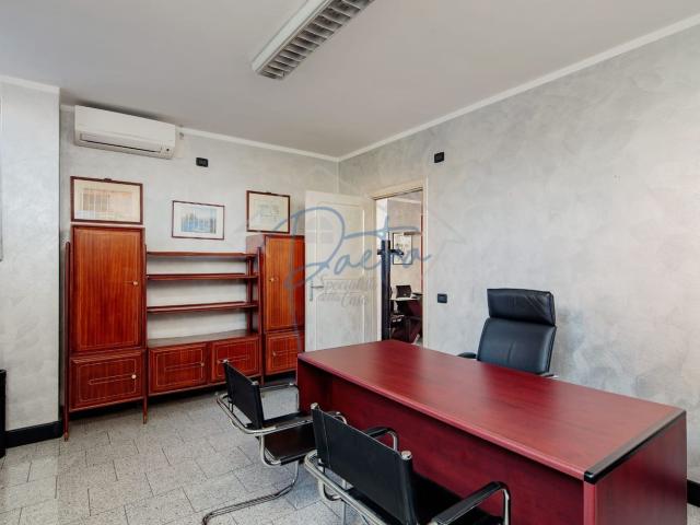 Ufficio in vendita a San Carlo, Marina Di Massa