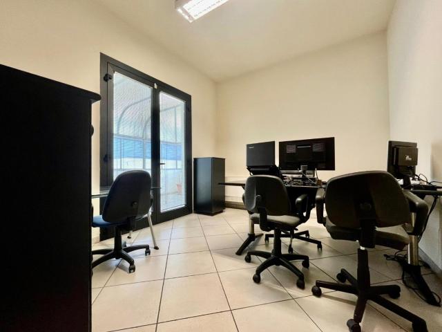 Ufficio in vendita a Chiesino, Pontedera
