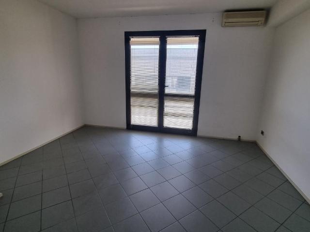 Ufficio in vendita a San Martino Ulmiano, San Giuliano Terme