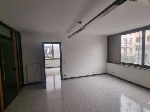 Ufficio in vendita a Avellino, Campania