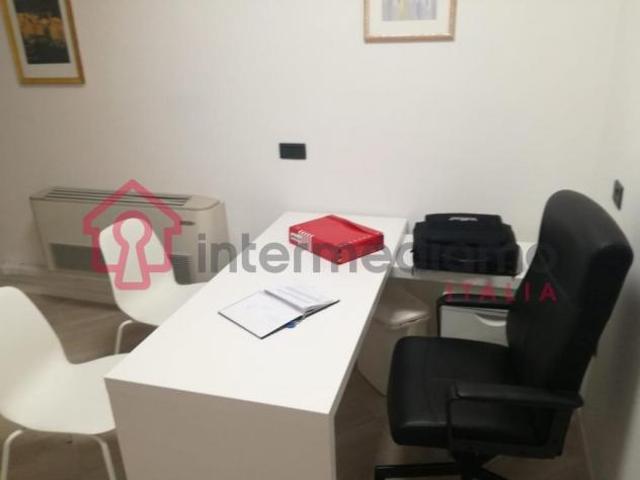 Ufficio in affitto a Comunità Alto Garda e Ledro, Arco