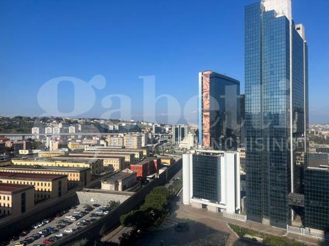 Ufficio in vendita a Municipalità 4, Campania