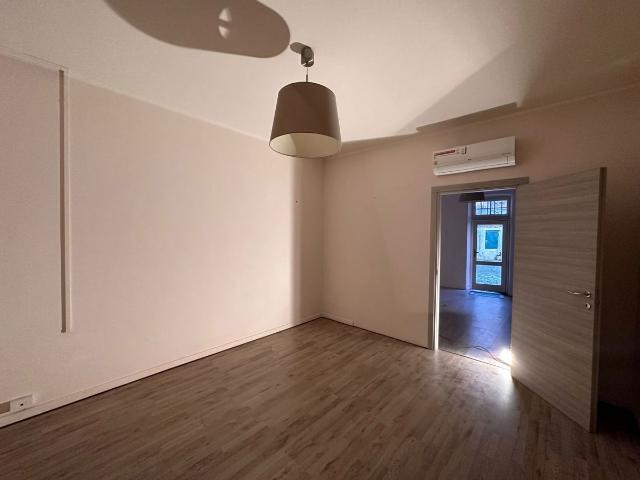 Ufficio in vendita a Pistoia, La Vergine