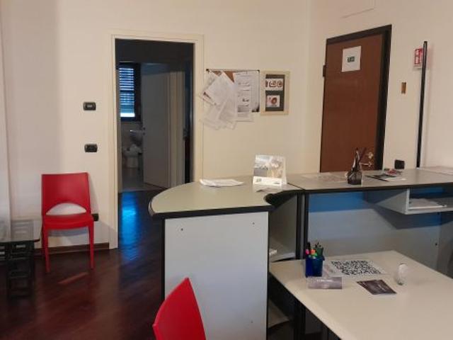 Ufficio in affitto a Vecchia Dogana, Cremona