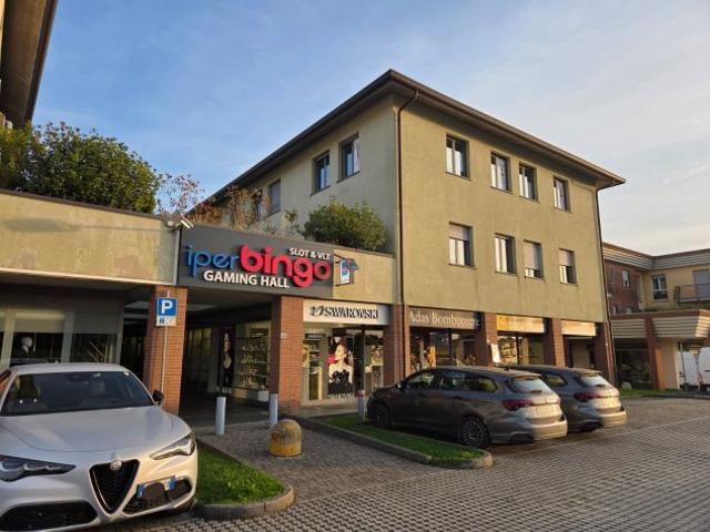 Ufficio in affitto a Calusco D'adda, Lombardia