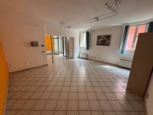 Ufficio in vendita a Unione Comuni Modenesi Area Nord, Mirandola