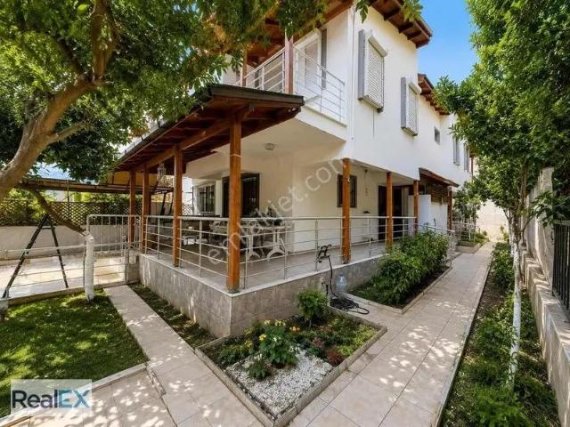 Menderes, İzmir içerisinde satılık Villa