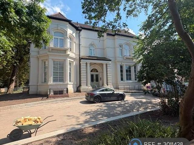 Apartment for rent in Calderstones
