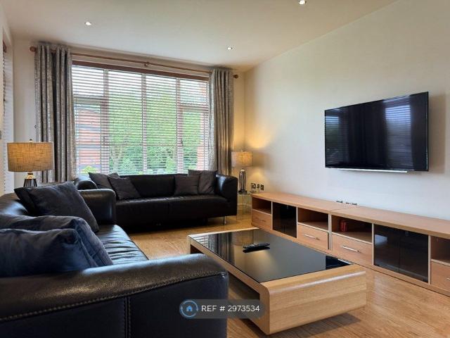 House for rent in Calderstones