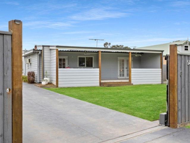 House for sale in Cannons Creek, Melbourne