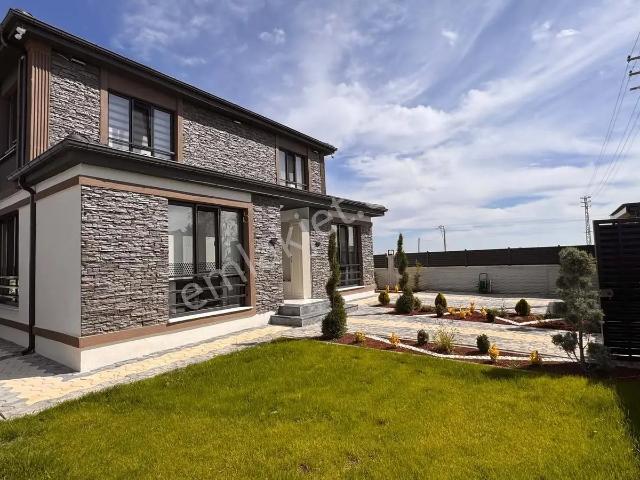 İstiklal Mahallesi, Karatay içerisinde satılık Villa