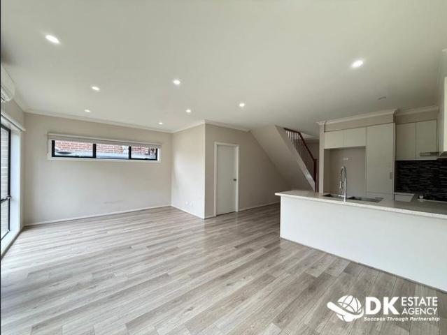 Townhouse for rent in The Botanical, Melbourne